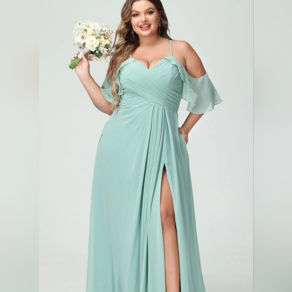 Lavetier Elegant Mint Green Off-Shoulder Dress